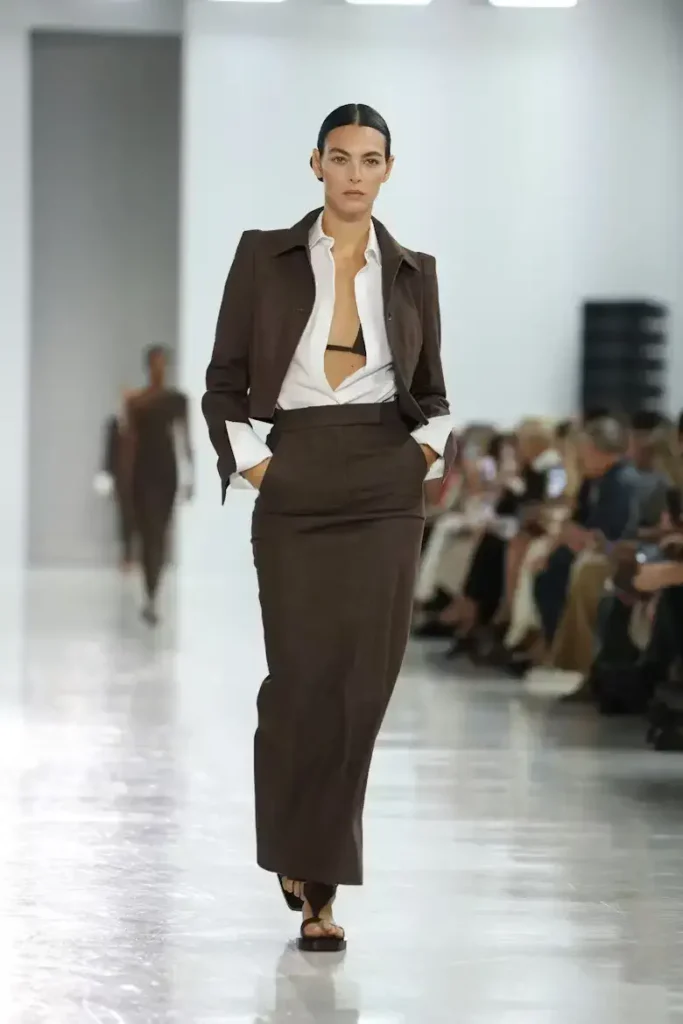 Minimalist Chic: Brown Outfit on the Runway